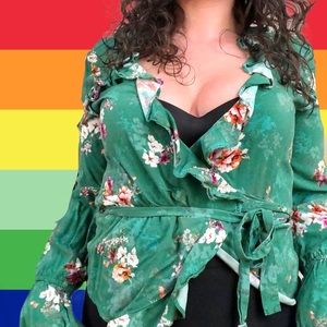 🥬 Floral green blouse